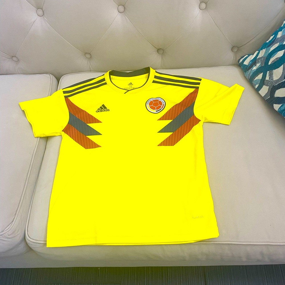 Size 10 kids Colombia jersey